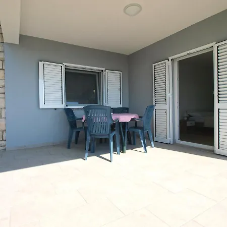 Apartman 1215 *